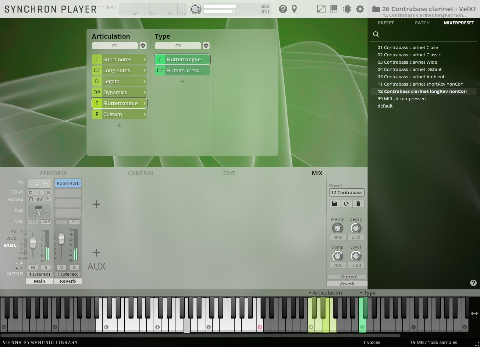 Synchron Player musical software interface with articulations and effects, displaying a keyboard at the bottom.